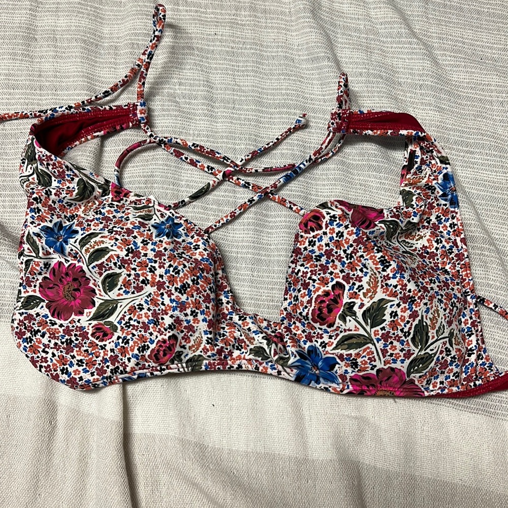 Floral O’NEILL Swim top size large